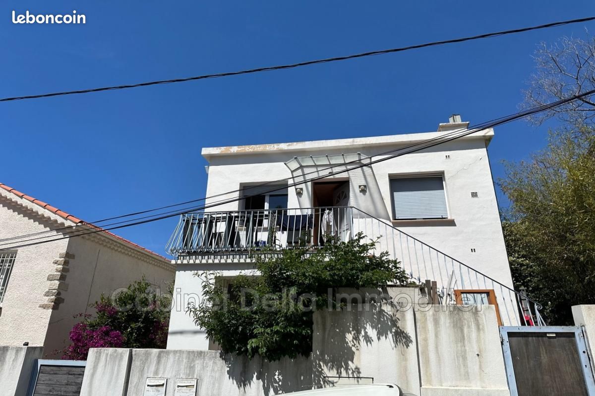 2-salle Appartement à Toulon, France No. 340856