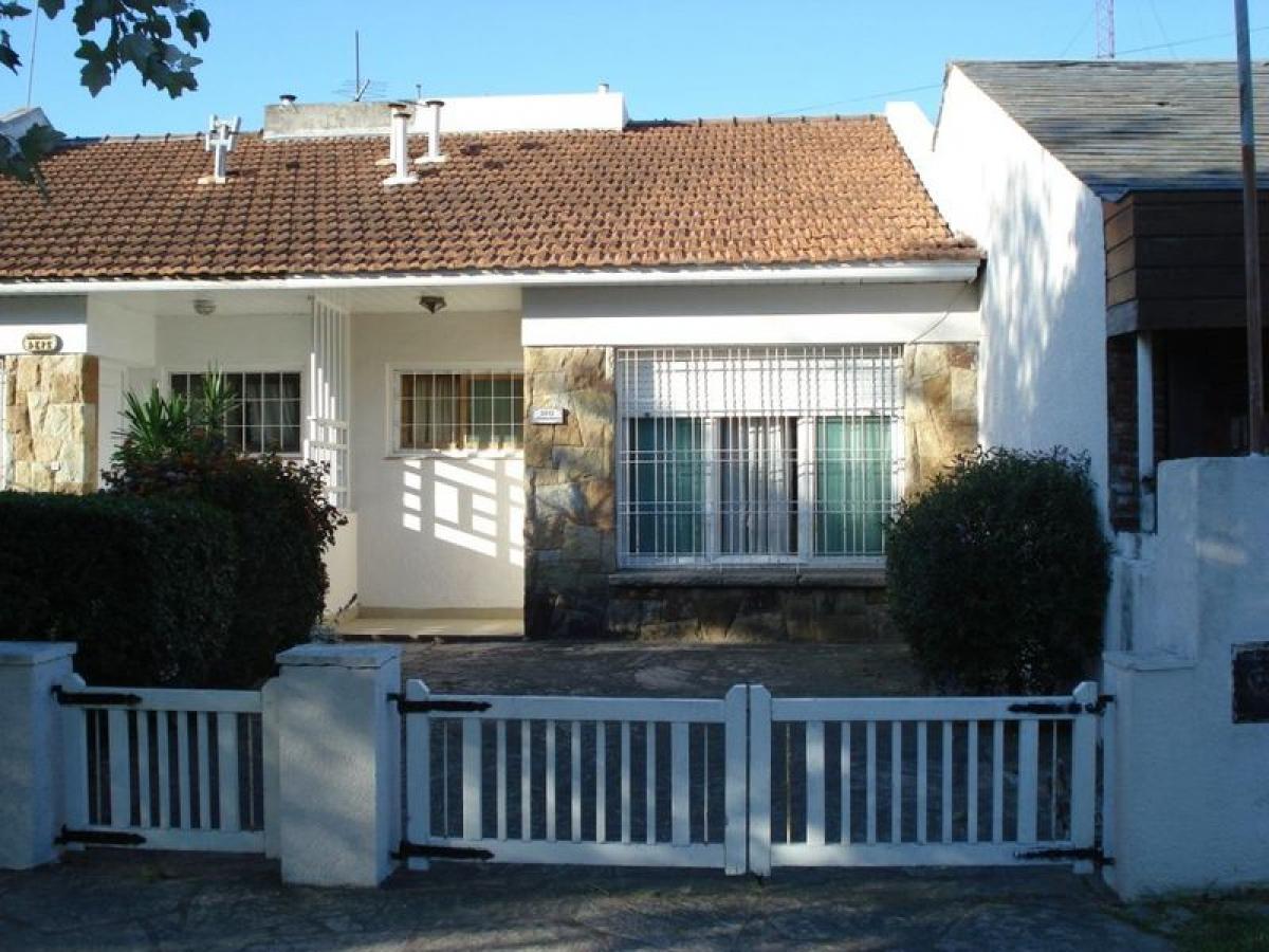 2 bedrooms House in Mar del Plata, Argentina No. 88265
