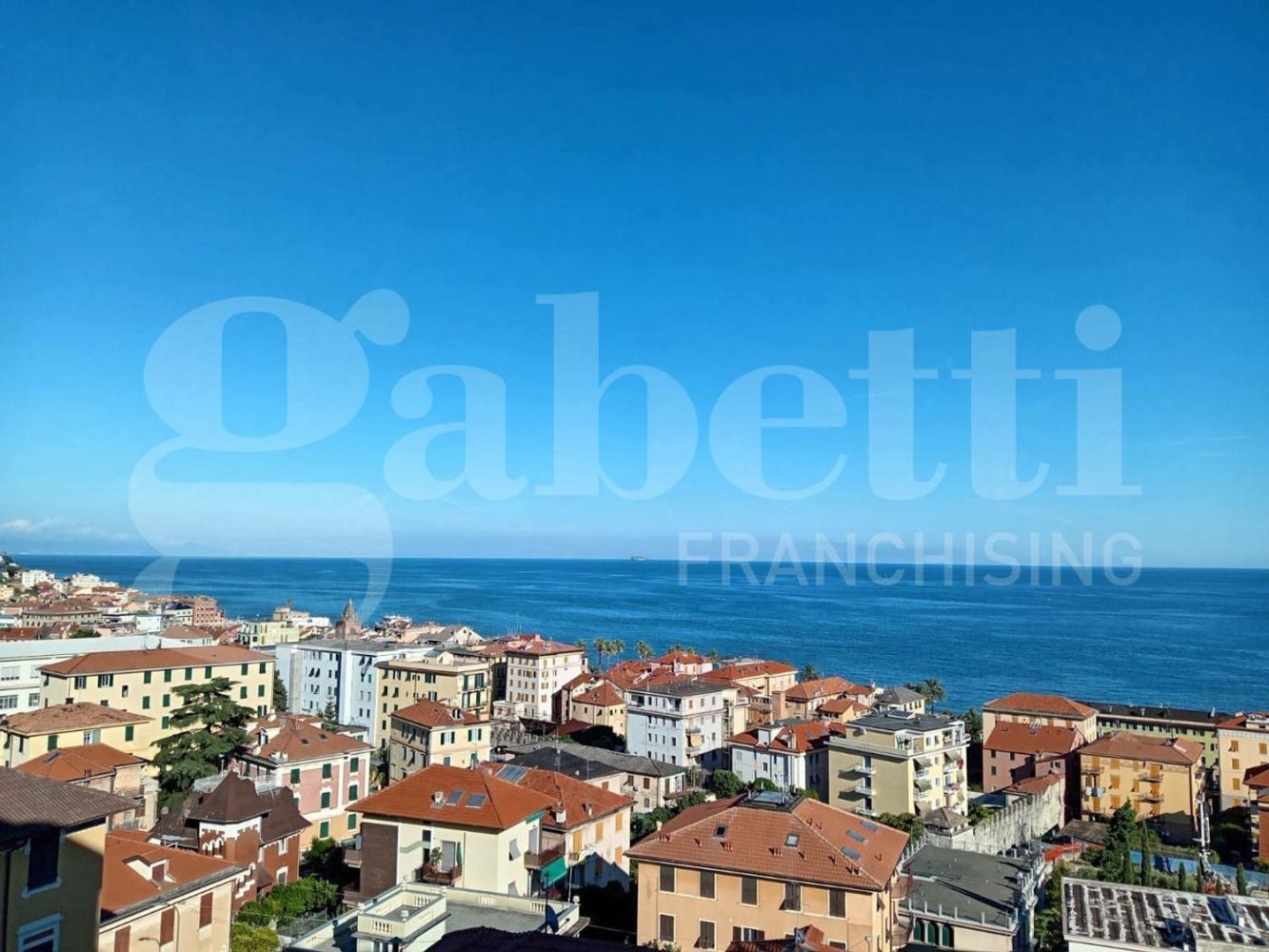 Apartamento de 4 habitaciónes en Varazze, Italy No. 290464