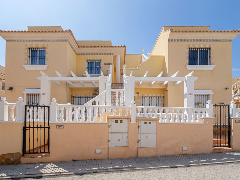 Bungalow de 3 dormitorios en Alicante, Spain No. 178169