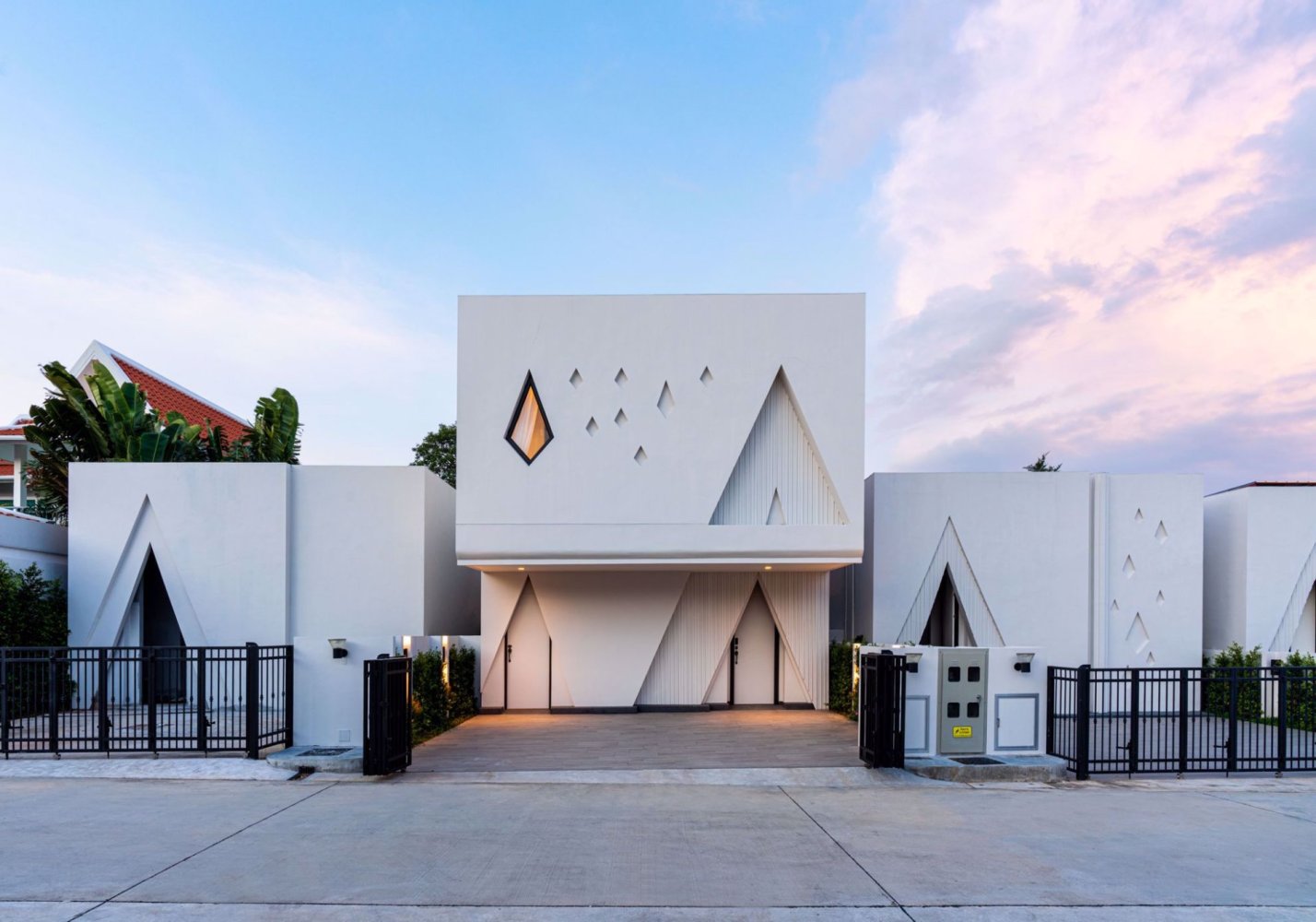 4 bedrooms Cafe / restaurant in Bang Lamung, Thailand No. 5313