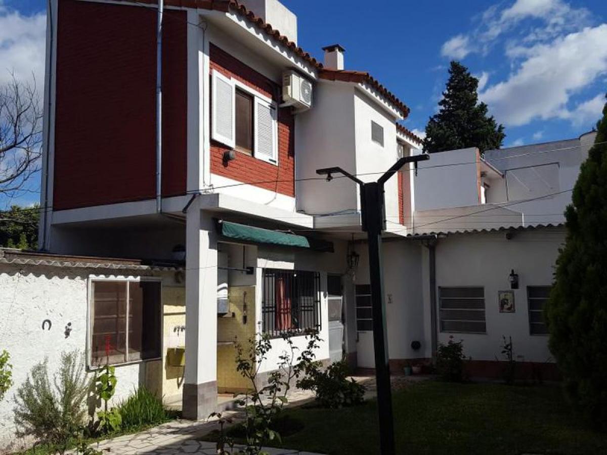 Casa de 2 dormitorios en Tres de Febrero, Argentina No. 53525