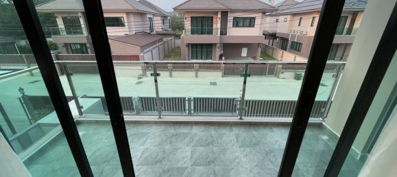 Дом с 4 спальнями в Банг Ламунг, Таиланд № 26277 10