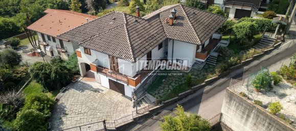 4 bedrooms Villa in Paruzzaro, Italy No. 362555 4