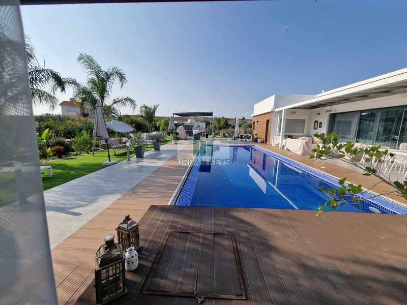 6 bedrooms Commercial property in Pano Deftera, Cyprus No. 77280