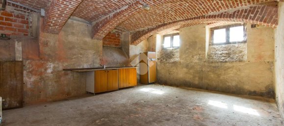 Вилла с 14 комнатами в Кастелламонте, Италия № 124259 21