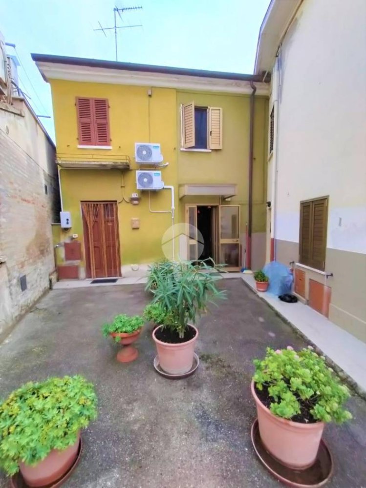 3 bedrooms House in Fano, Italy No. 151841