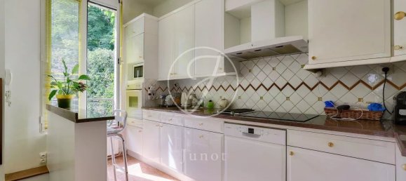 4 bedrooms House in Saint-Cloud, France No. 322961 8