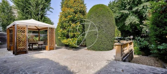 4 bedrooms House in Saint-Cloud, France No. 322961 2