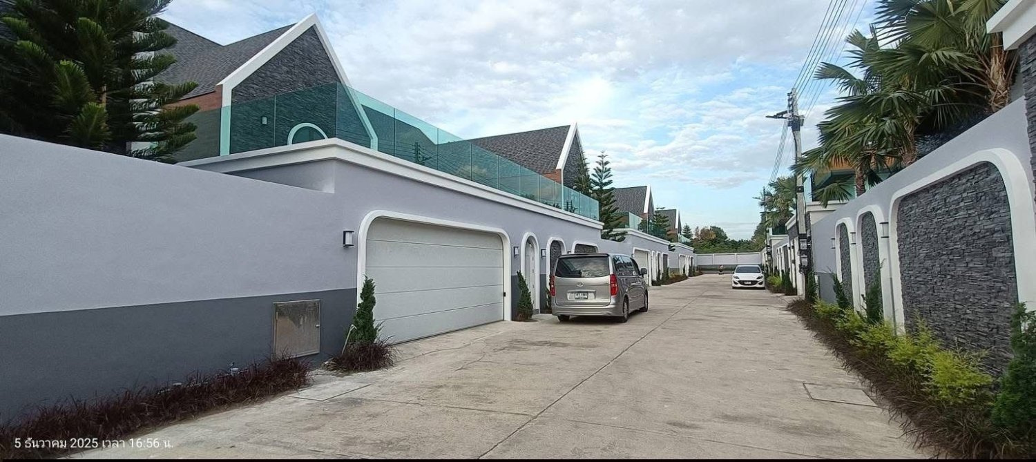 4 bedrooms Villa for sale in Pattaya, Chonburi, Eastern Thailand, Thailand № 144655