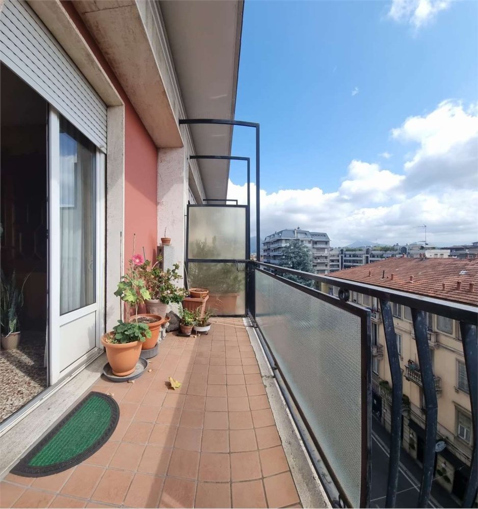 Apartamento de 3 habitaciónes en Varese, Italy No. 236127