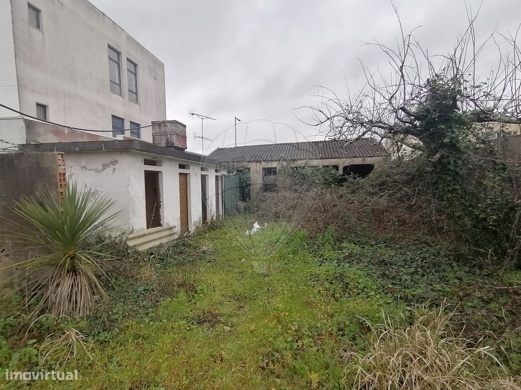 1552m² Warehouse in Pacos de Brandao, Portugal No. 90387