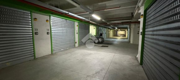 1-Zimmer Garage in Naples, Italy, Nr. 29555 6