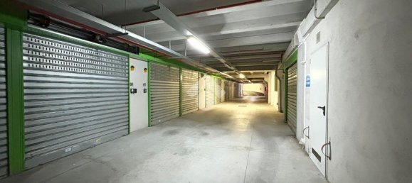 1-Zimmer Garage in Naples, Italy, Nr. 29555 7
