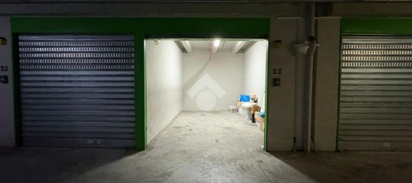 1-Zimmer Garage in Naples, Italy, Nr. 29555 8