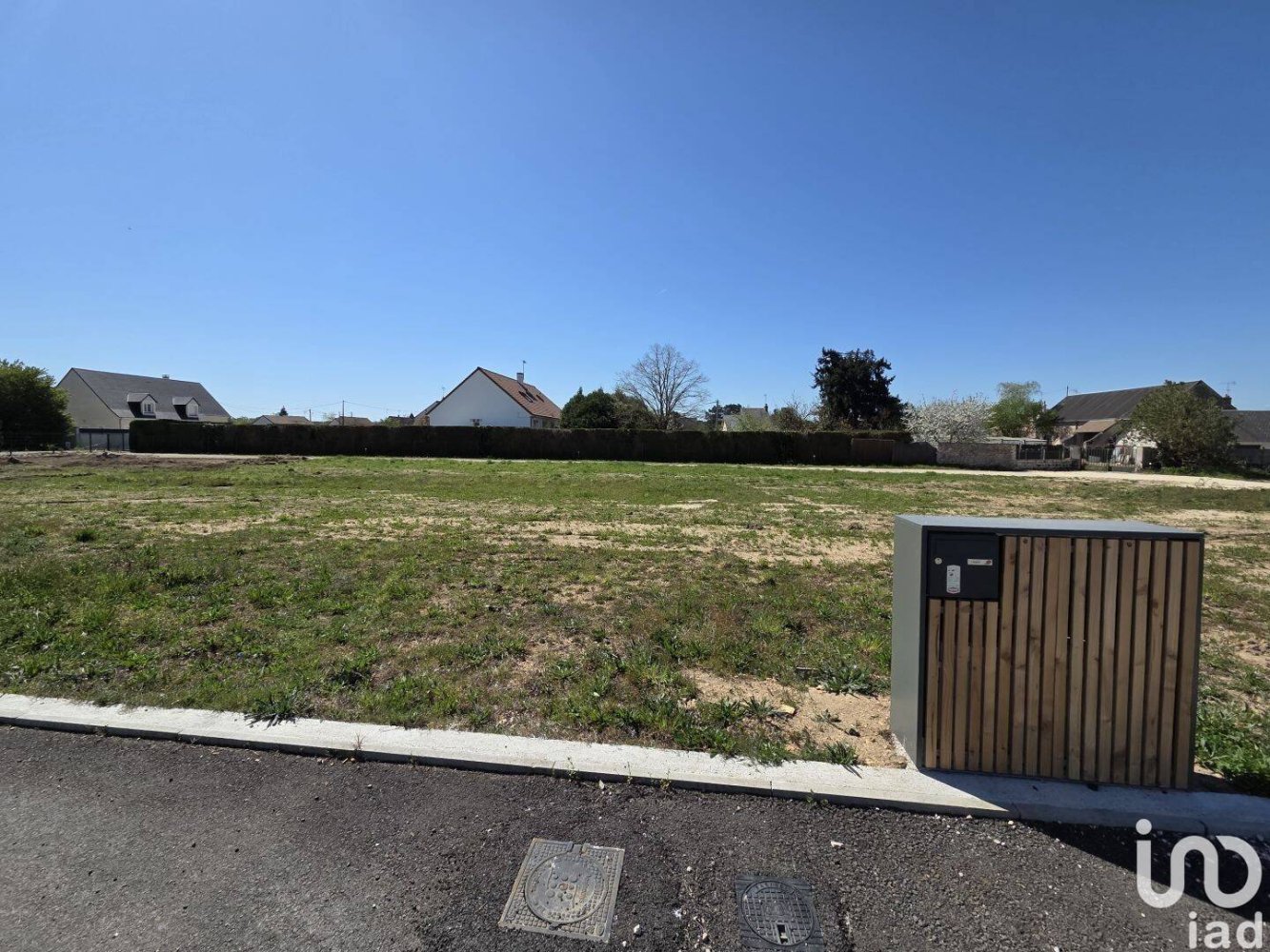 Grundstück in Vineuil, France 586m², Nr. 256618