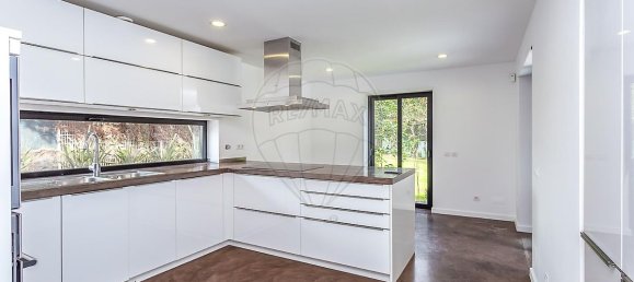 4 bedrooms Villa in Cascais, Portugal No. 46368 3