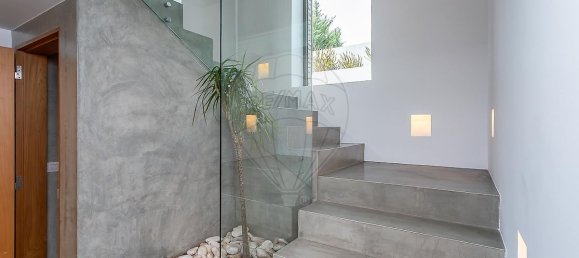 4 bedrooms Villa in Cascais, Portugal No. 46368 9