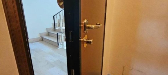 3 Schlafzimmer Wohnung in Turin, Italy, Nr. 296373 8