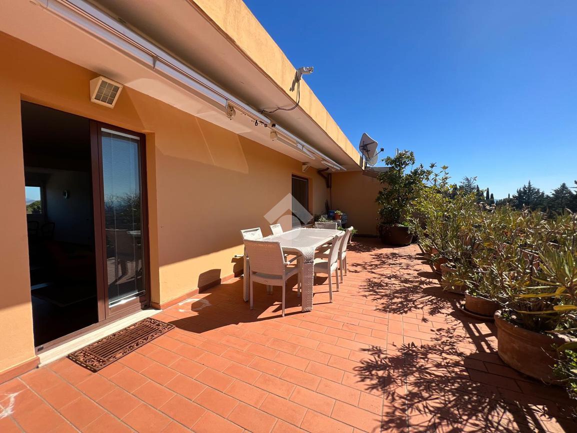 10 rooms Penthouse in Perugia, Italy No. 237372