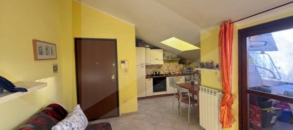 Квартира с 2 комнатами в Авеццано, Италия № 22820 4