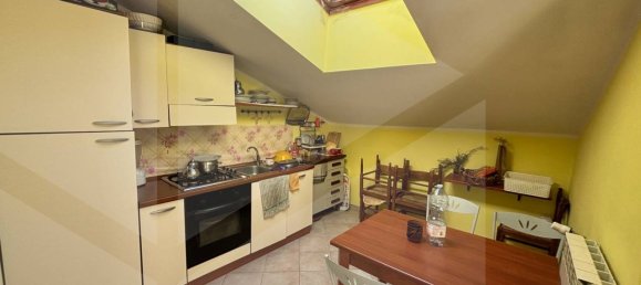 Квартира с 2 комнатами в Авеццано, Италия № 22820 3