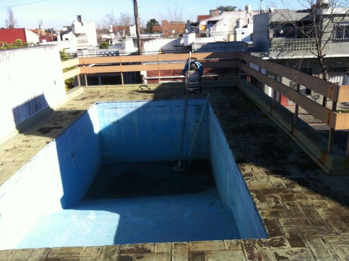 4 bedrooms House in Moron, Argentina No. 64533