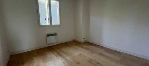 3 bedrooms House in Avord, France No. 75210 10