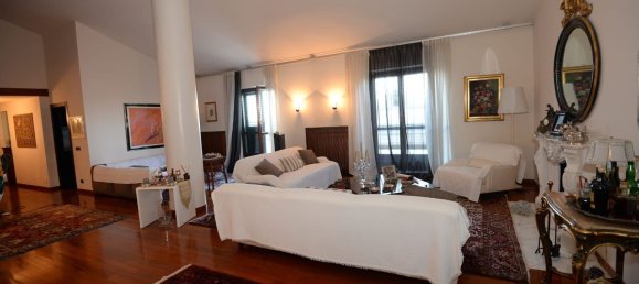 8 rooms House in Viareggio, Italy No. 145172 24
