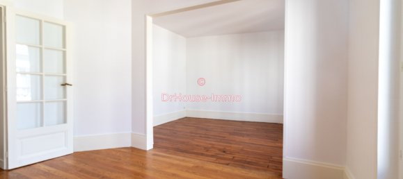 1 bedroom Apartment in Levallois-Perret, France No. 165786 4