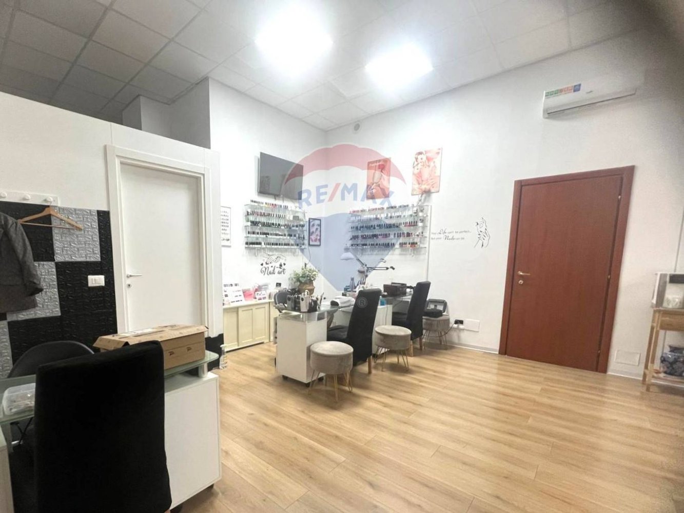 1-salle Propriété commerciale à Seregno, Italy No. 295045