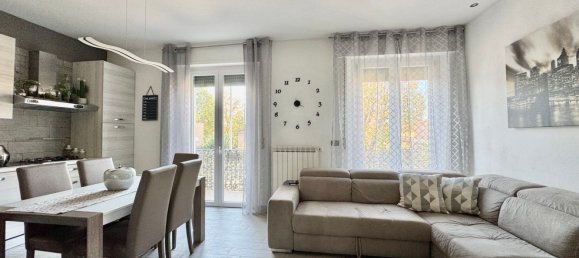 4 rooms Apartment in Ponsacco, Italy No. 37873 2