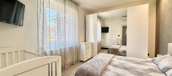 4 rooms Apartment in Ponsacco, Italy No. 37873 12
