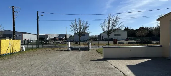  Commercial property in Tierce, France No. 296262 7