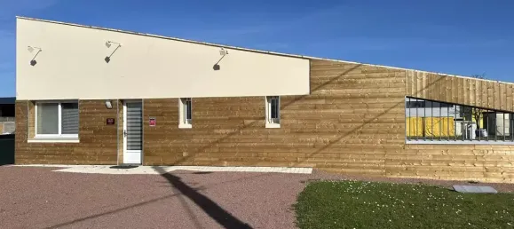  Commercial property in Tierce, France No. 296262 2