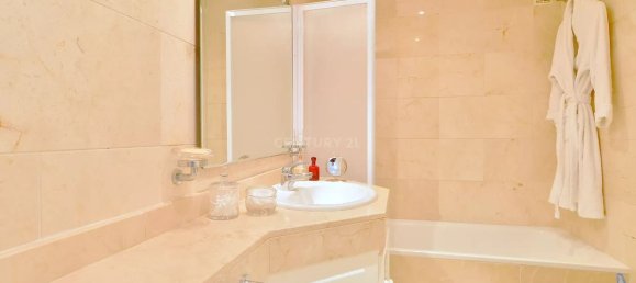 3 bedrooms Penthouse in Marbella, Spain No. 93104 2