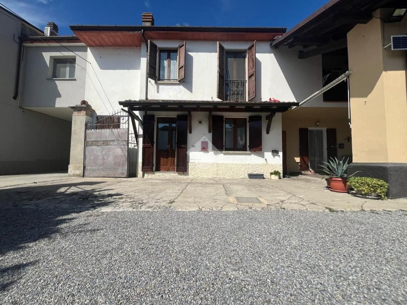 3 bedrooms Apartment in Castelleone, Italy No. 383919