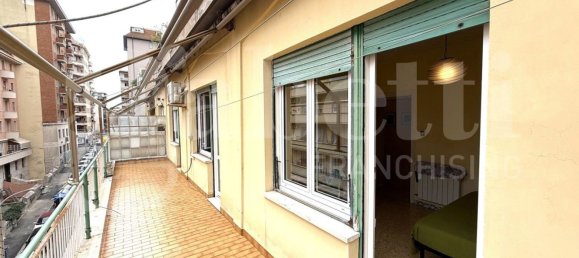 4 rooms Apartment in Rome, Italy No. 276664 8