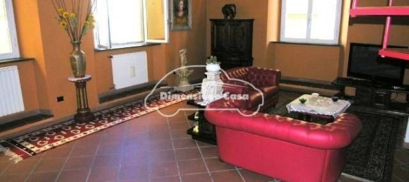 3 bedrooms Apartment in Lucca, Italy No. 11967 3