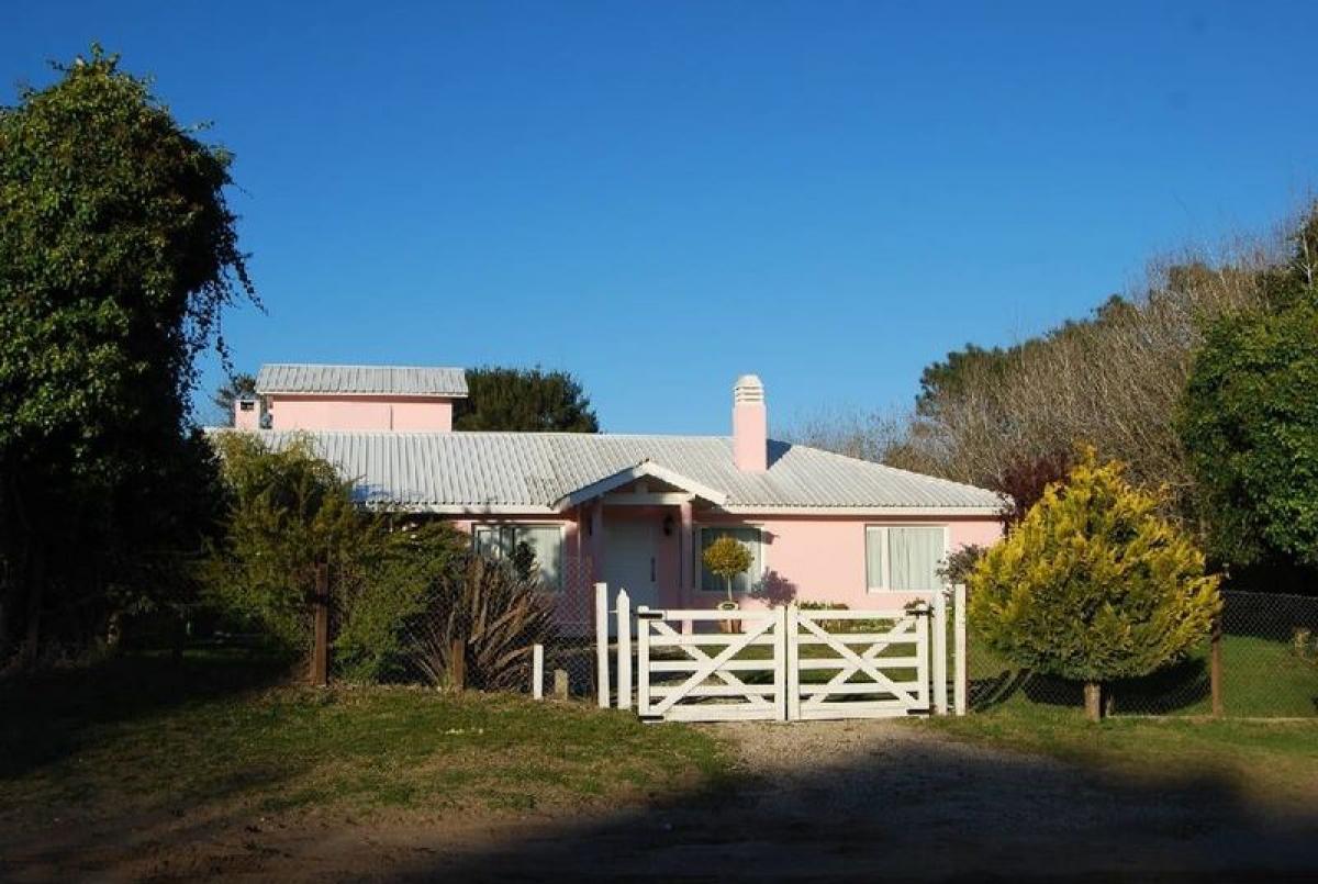 6 bedrooms House in Mar del Plata, Argentina No. 94374