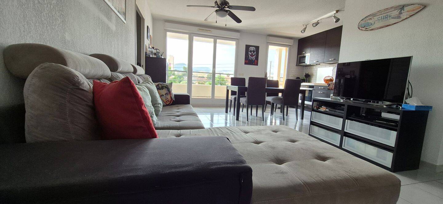 Apartamento de 3 dormitorios en Marseille, France No. 334251