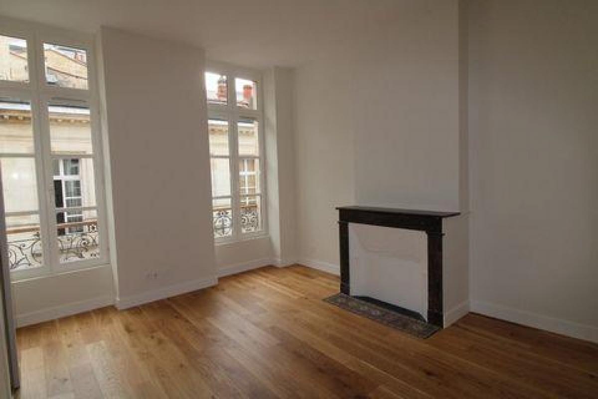 3 bedrooms Condo in Bordeaux, France No. 12392