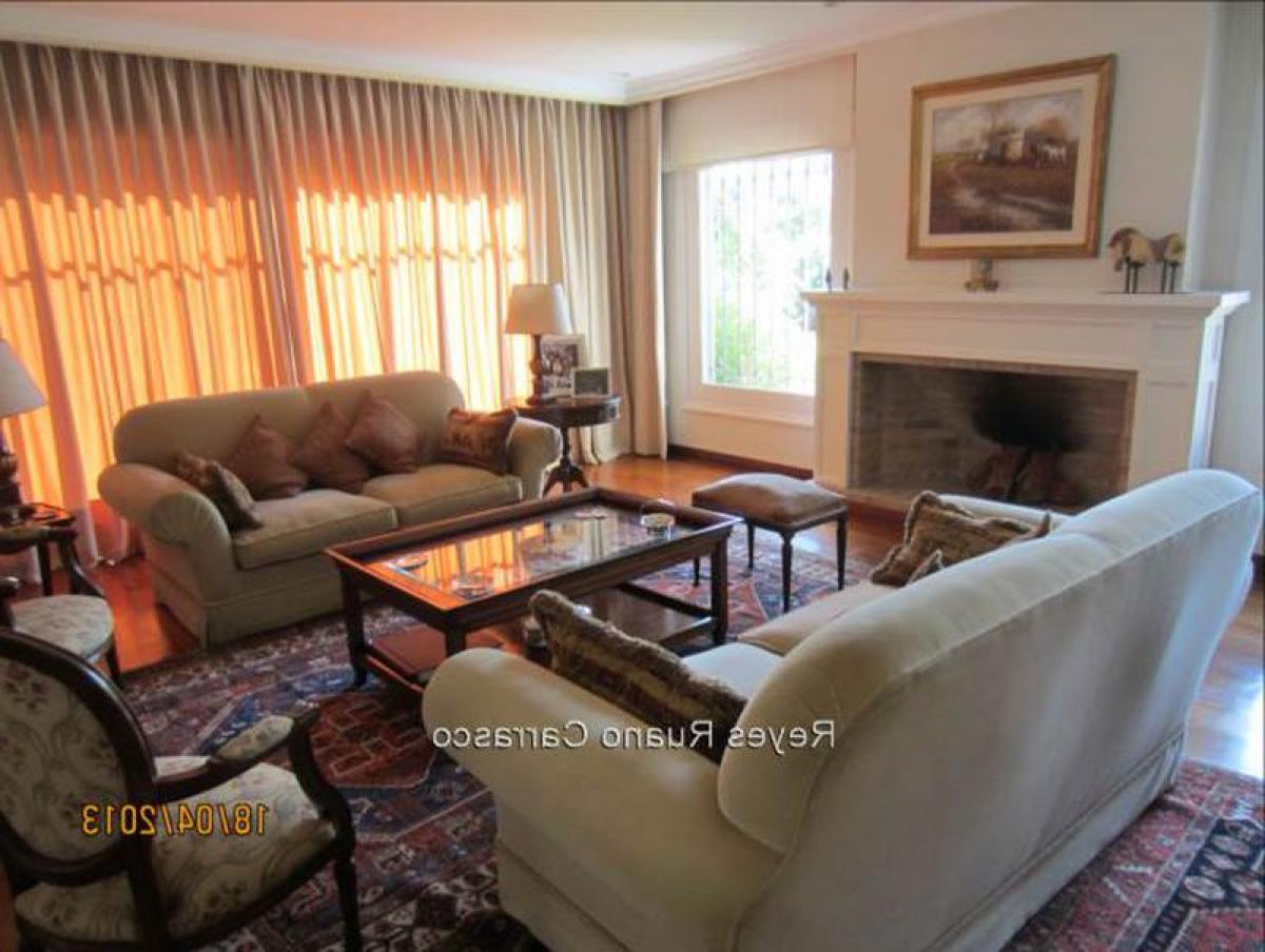 4 bedrooms House in Montevideo, Uruguay No. 5323