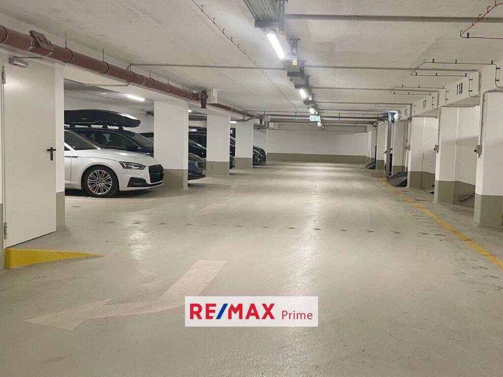  موقف سيارات في Munich, Germany رقم 212216