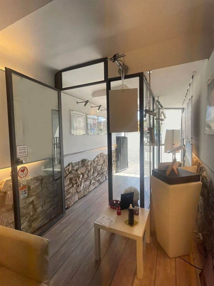 40m² Commercial property in Campi Bisenzio, Italy No. 12051