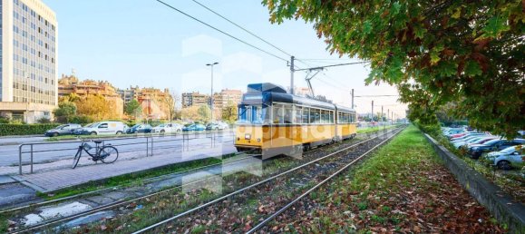 2 bedrooms Apartment in Milan, Italy No. 245576 22