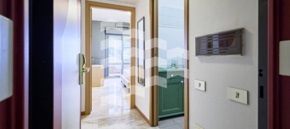 2 bedrooms Apartment in Milan, Italy No. 245576 3