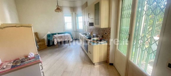 Apartamento de 2 dormitorios en Genoa, Italy No. 195279 2