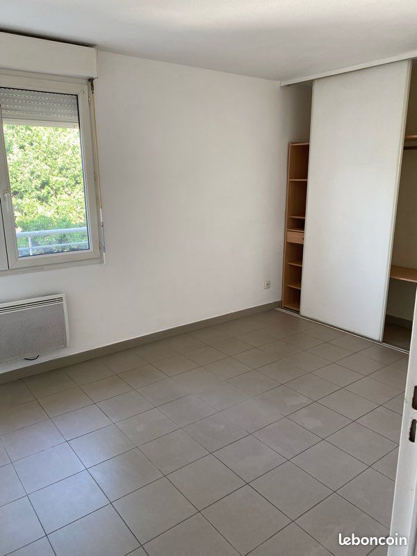 Apartamento de 2 dormitorios en Nimes, France No. 288109