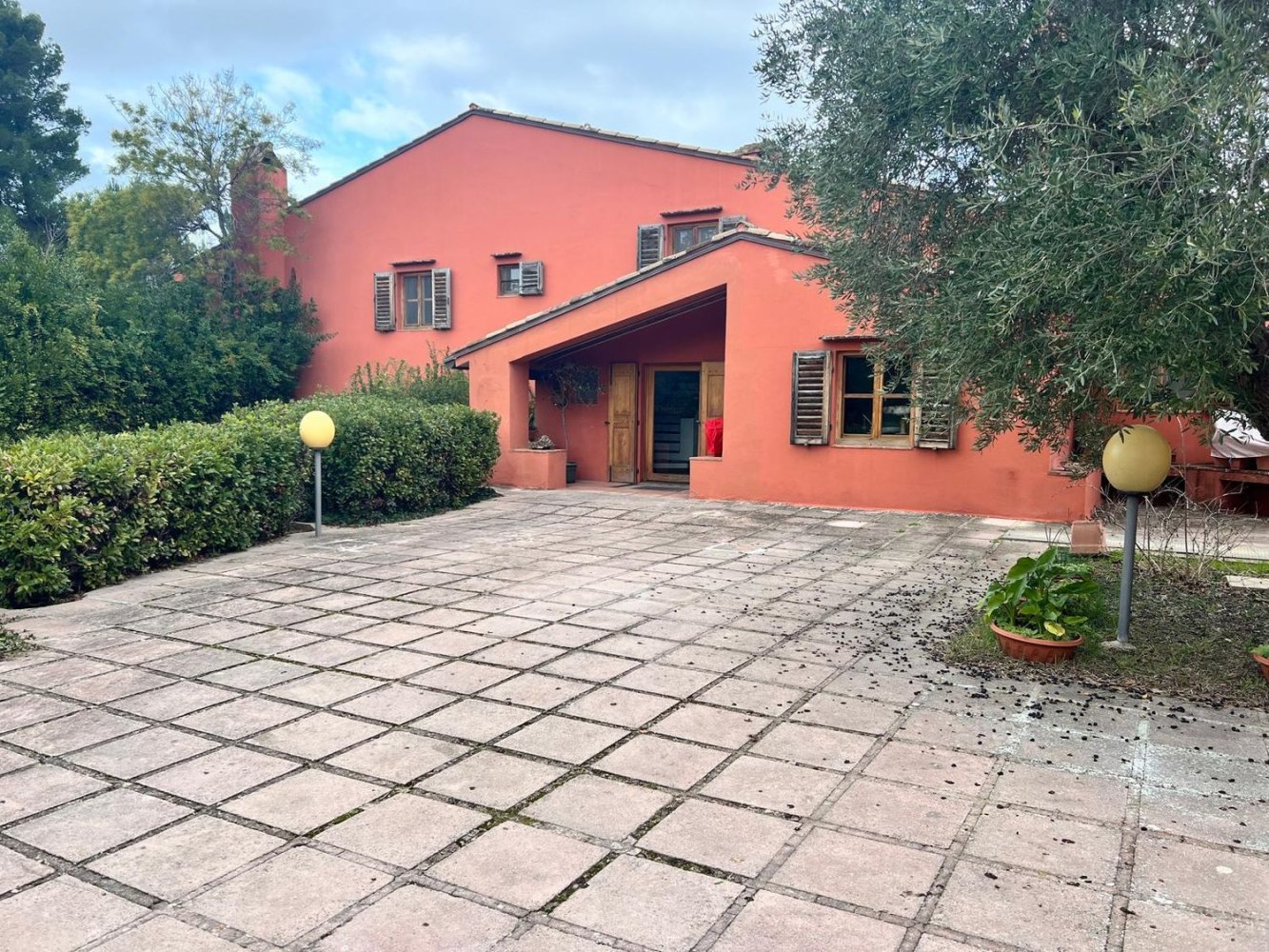 6 bedrooms House in Osimo, Italy No. 350100